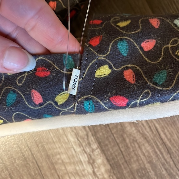 NWOB TOMS  Women’s Tree Lights Holiday Shoes - Picture 6 of 6